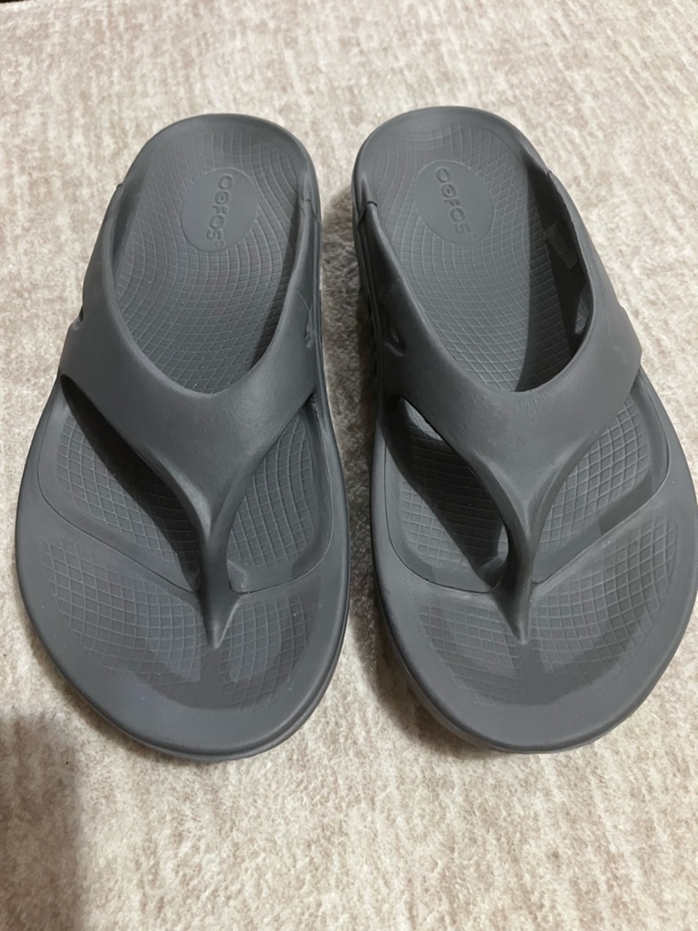 OOFOS Flip Flops - Picture 2 of 7